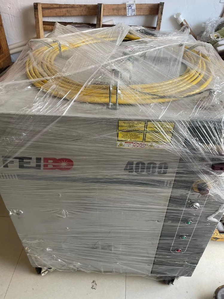 上海飞博4000W激光器更换光纤及测试功率