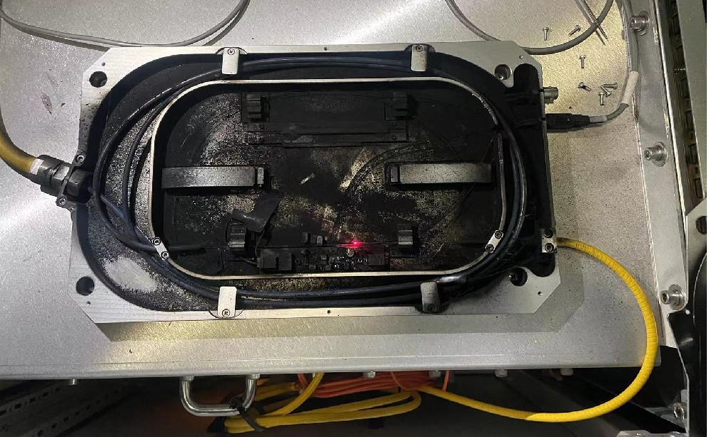 激光器安全回路人为短接造成激光器损坏